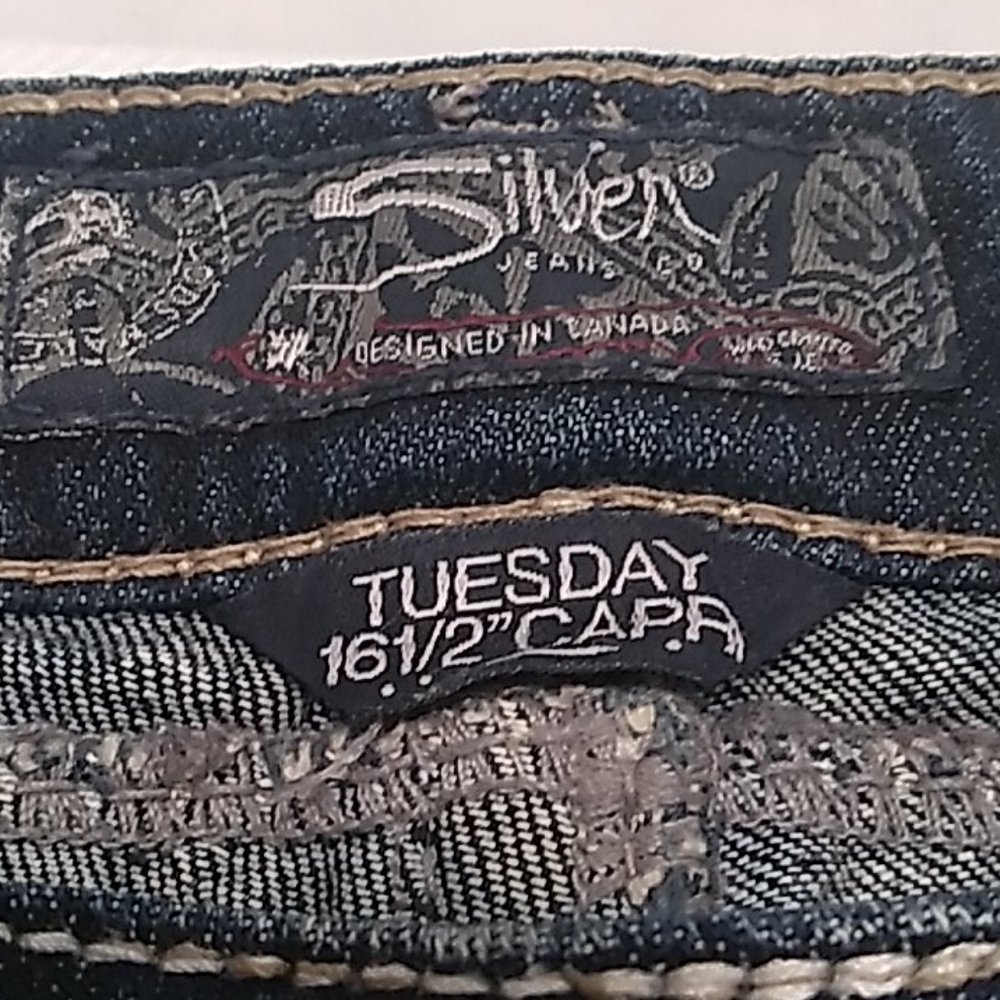 Silver Tuesday Dark Wash Capri Blue Jeans - Picture 3 of 10